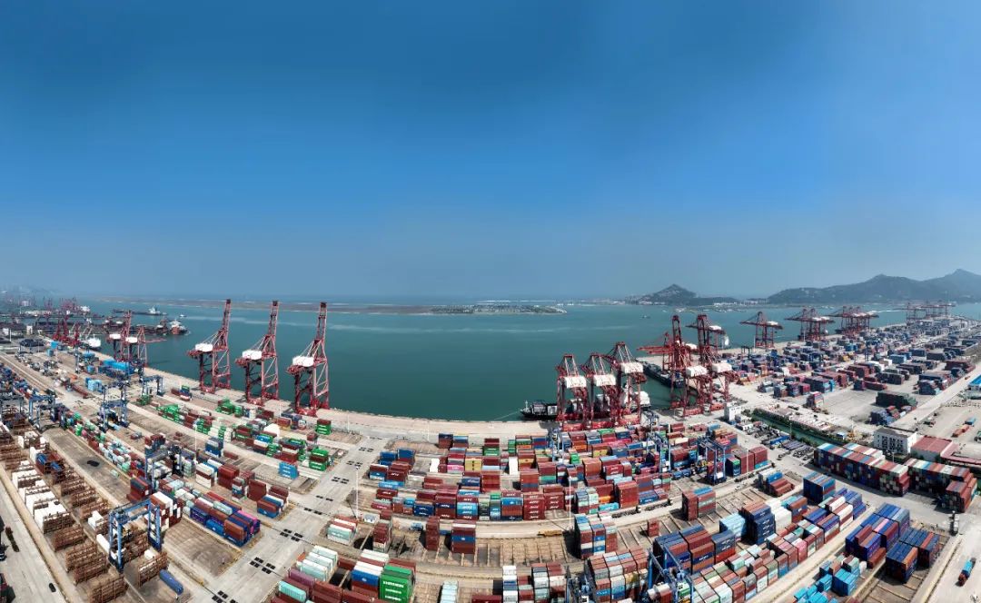 97资料图:江苏连云港港集装箱码头.中新社发 王春 摄