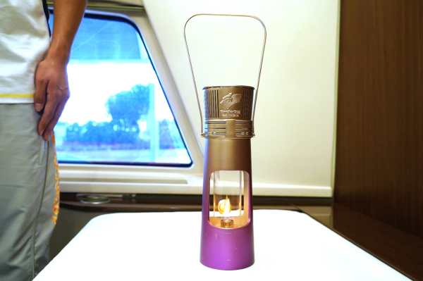 10月12日下午,高铁列车上的火种灯 王振恺 摄