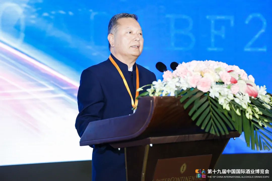 胡义明主任在致辞中指出,年份酒已经成为消费者心目中高品质产品的代