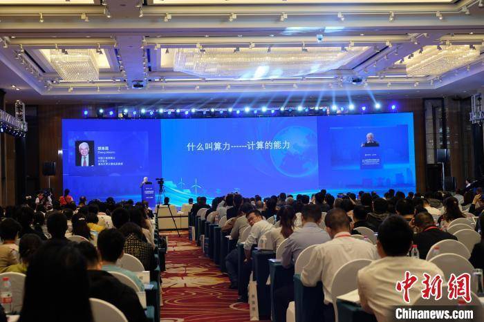 郑纬民演讲现场.林波摄