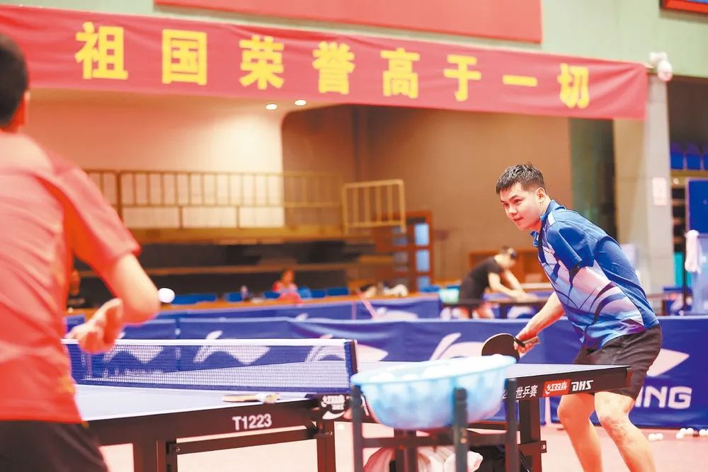 赵帅在正定国家乒乓球训练基地紧张训练.