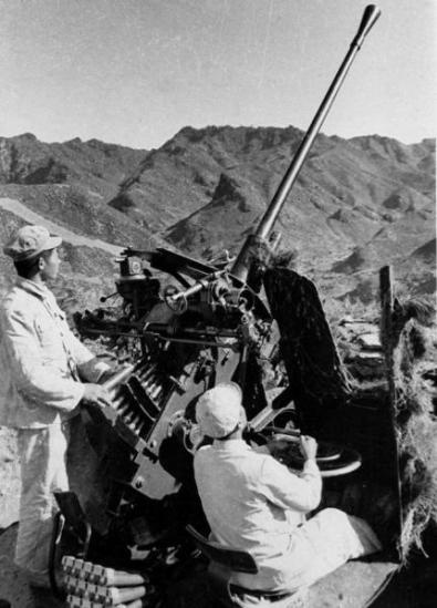 中国人民志愿军高射炮兵部队共击落敌机 2335 架,击伤 7512架,给不可