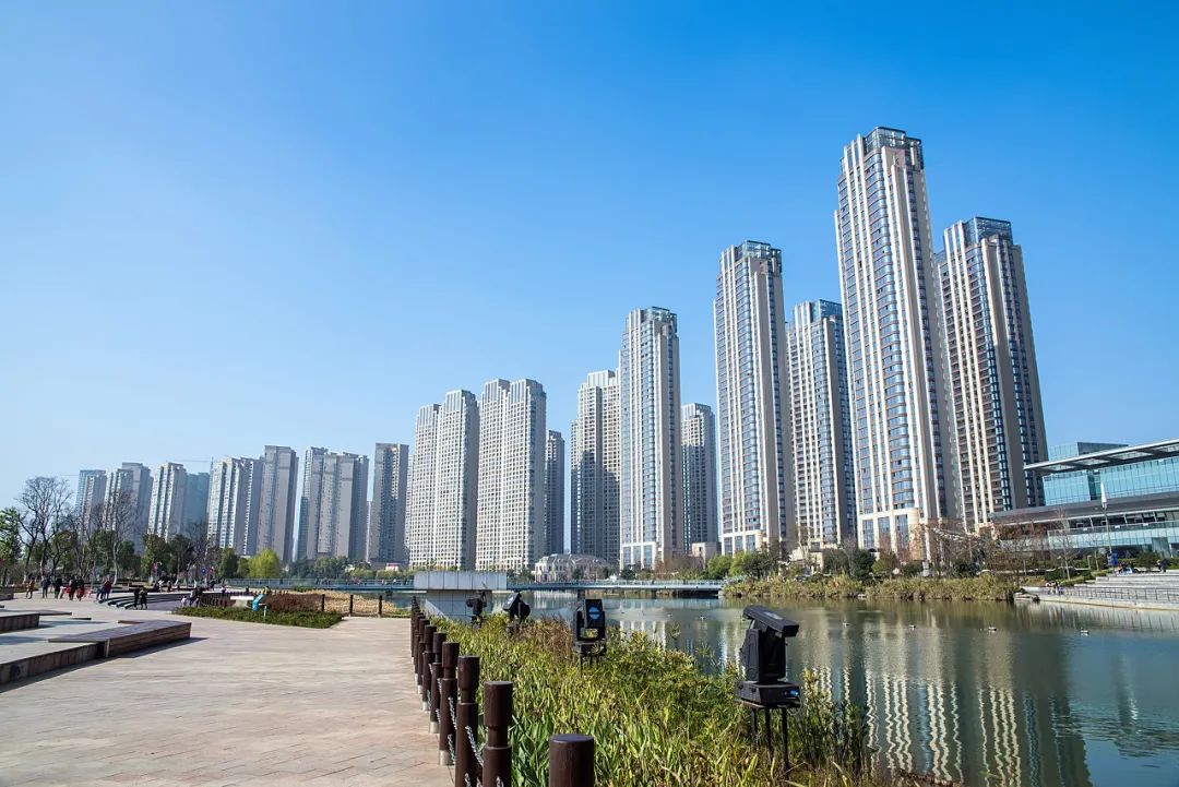 中国湖南长沙梅溪湖公园房地产开发.(图/图虫创意)