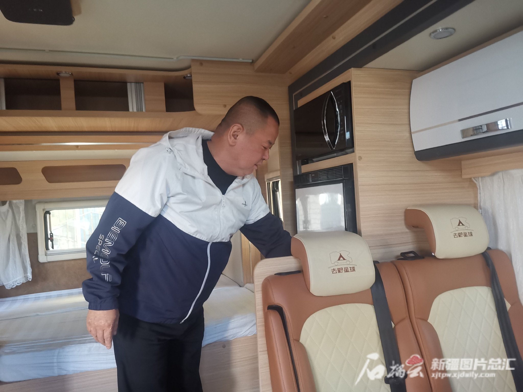 天山网-新疆日报记者 赵悦摄"我们打算开房车去湖南,沿途会在甘肃