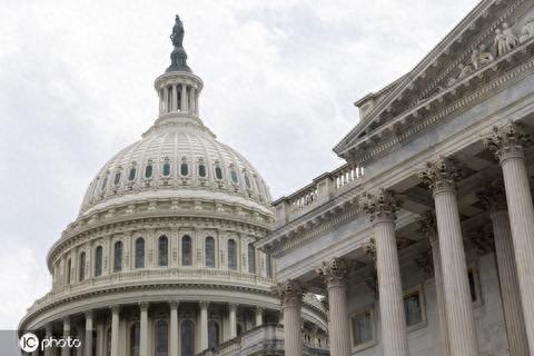 美媒调查:七成民众对美国国家方向不满意 越来越多家庭生活接近临界点