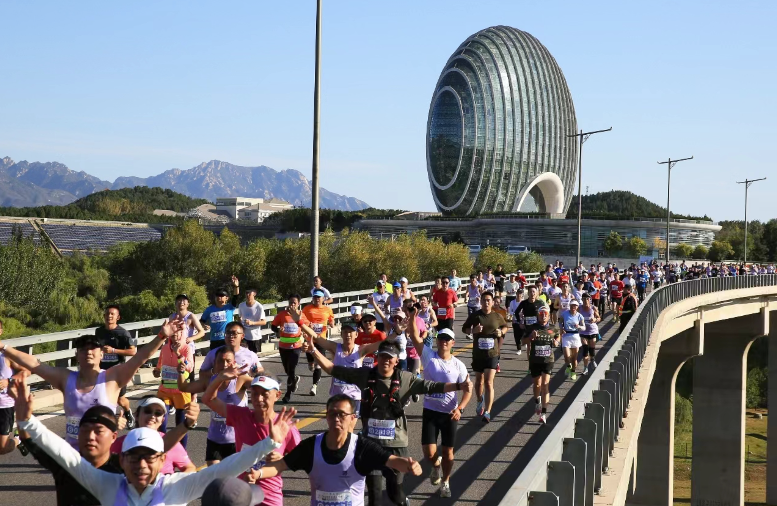 怀柔长城马拉松雁栖湖畔开跑,路线涵盖这些超美景点_新浪财经_新浪网