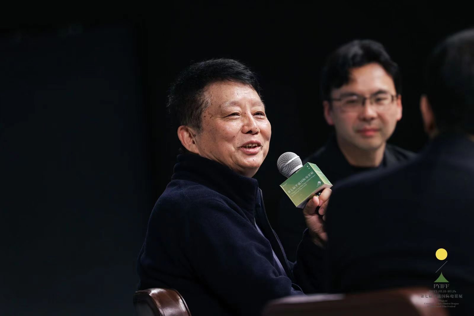 导演黄建新