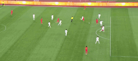 韦世豪禁区外远射破门，这也是国足本场的第一脚射门。