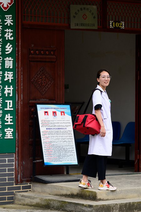 大学生村医吴俊:村里充满人情味儿