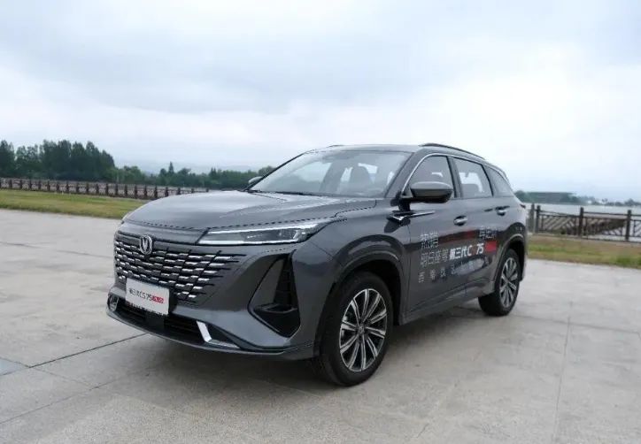 全系8AT，轴距超2米7，悬架软硬可调，透明底盘，15万可买！