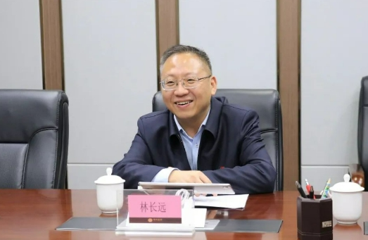 汉族,1976年4月生,研究生,中共党员,现任福建省政府副秘书长,办公厅