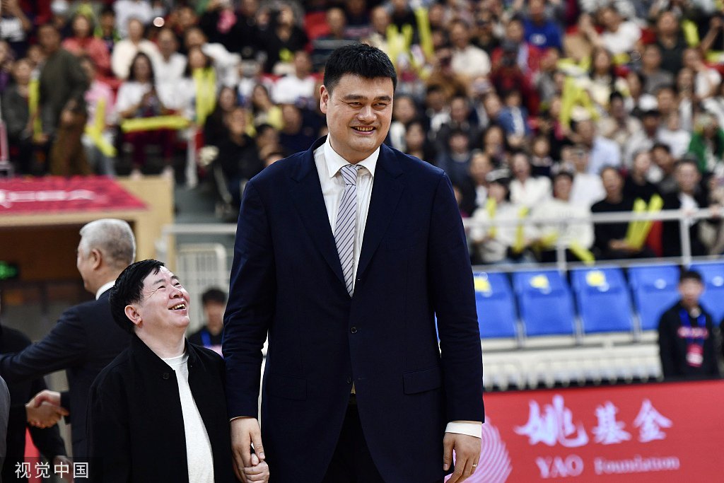 姚明出席wcba新赛季揭幕战.