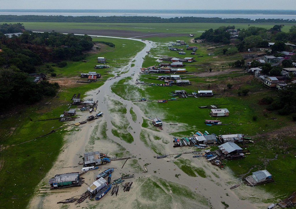 当地时间2023年10月16日,巴西亚马孙州玛瑙斯,受干旱影响,内格罗河