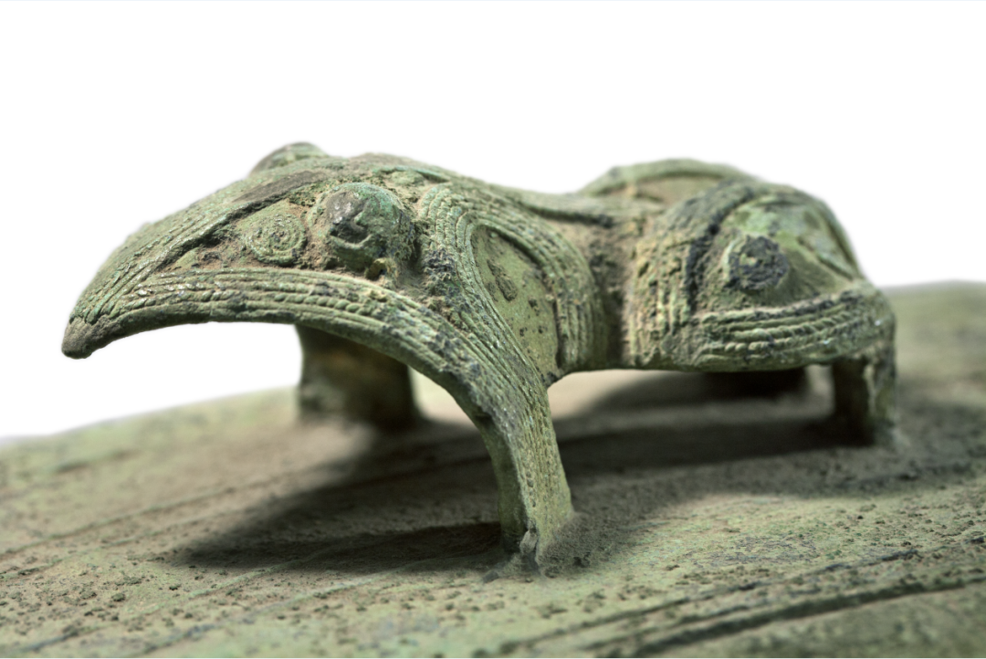 冷水冲型铜鼓鼓面蛙立饰.(王梦祥 摄)