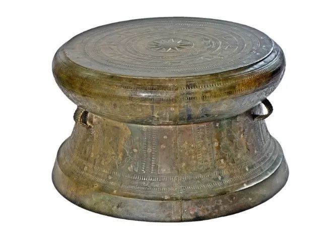 石寨山型铜鼓(面径56.2厘米,身高36.