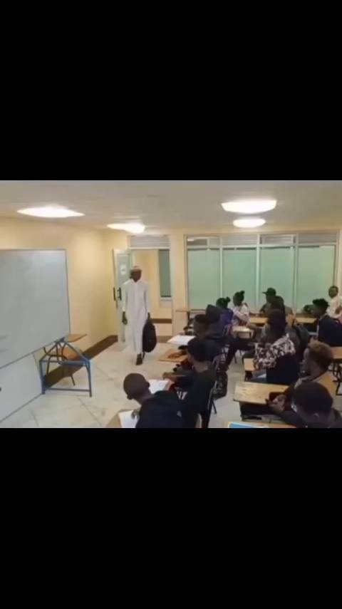 当阿拉伯人向你扔了个包_新浪新闻