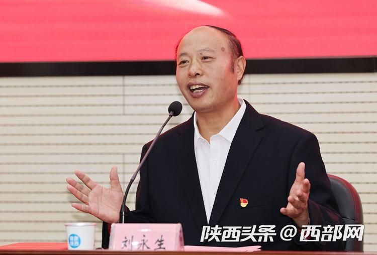 刘永生是陕西省渭南市潼关县秦东镇寺角营村荒移卫生室的一名乡村医生