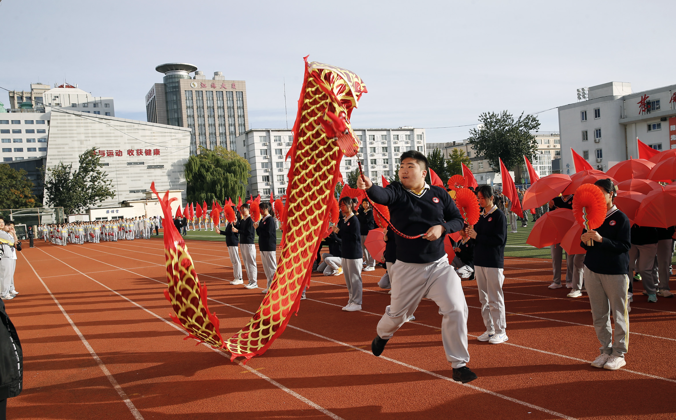 中学运动会展示阳光体育成果_新浪财经_新浪网