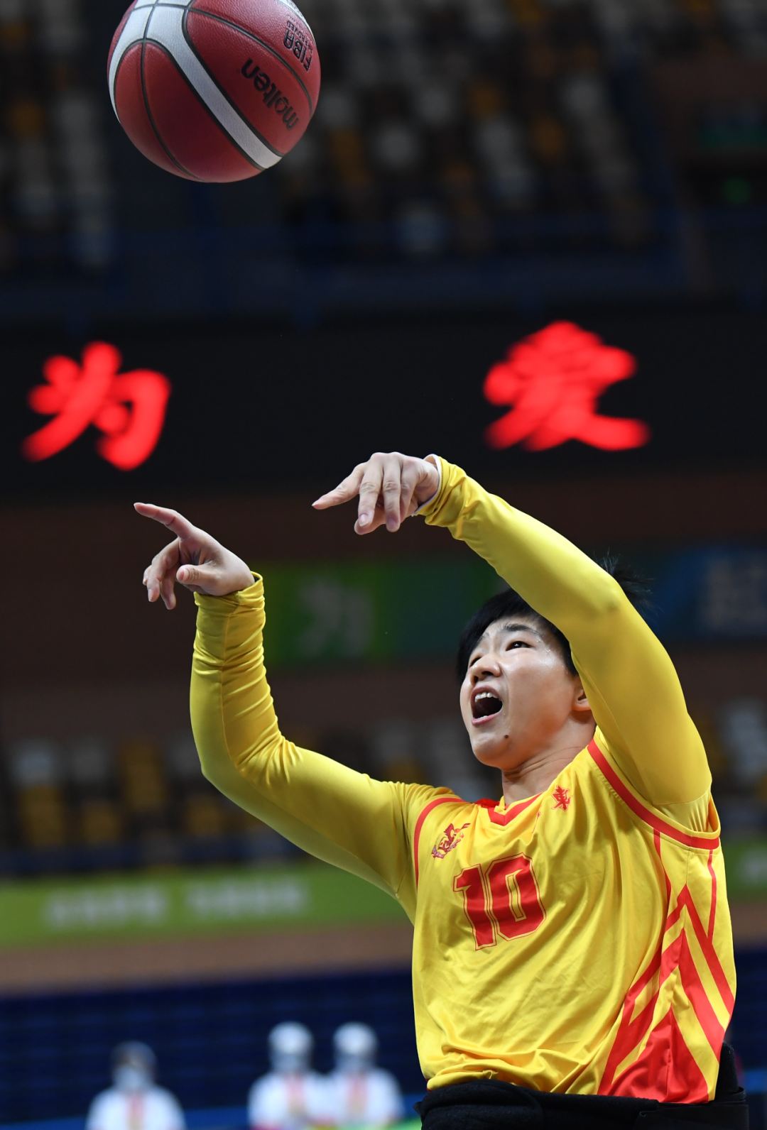 黄晓连在全国第十一届残运会暨第八届特奥会女子轮椅篮球半决赛中