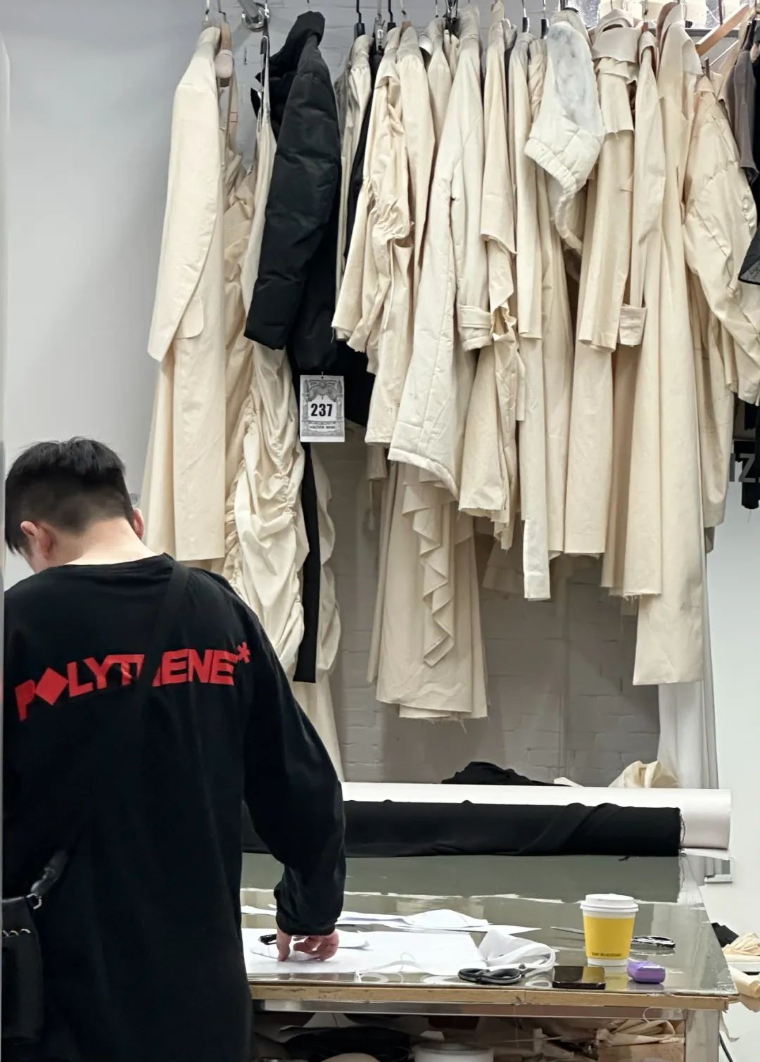 上海时装周see you again, 时装设计师王海震:是回归,也是启新|设计师