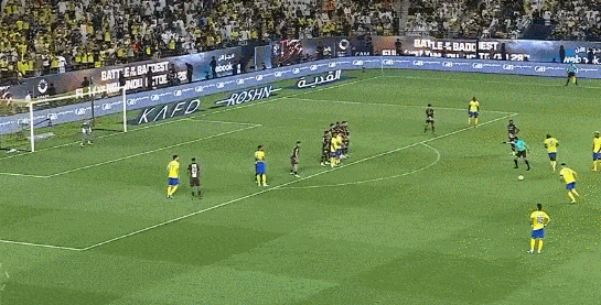 C罗直接任意球破门。