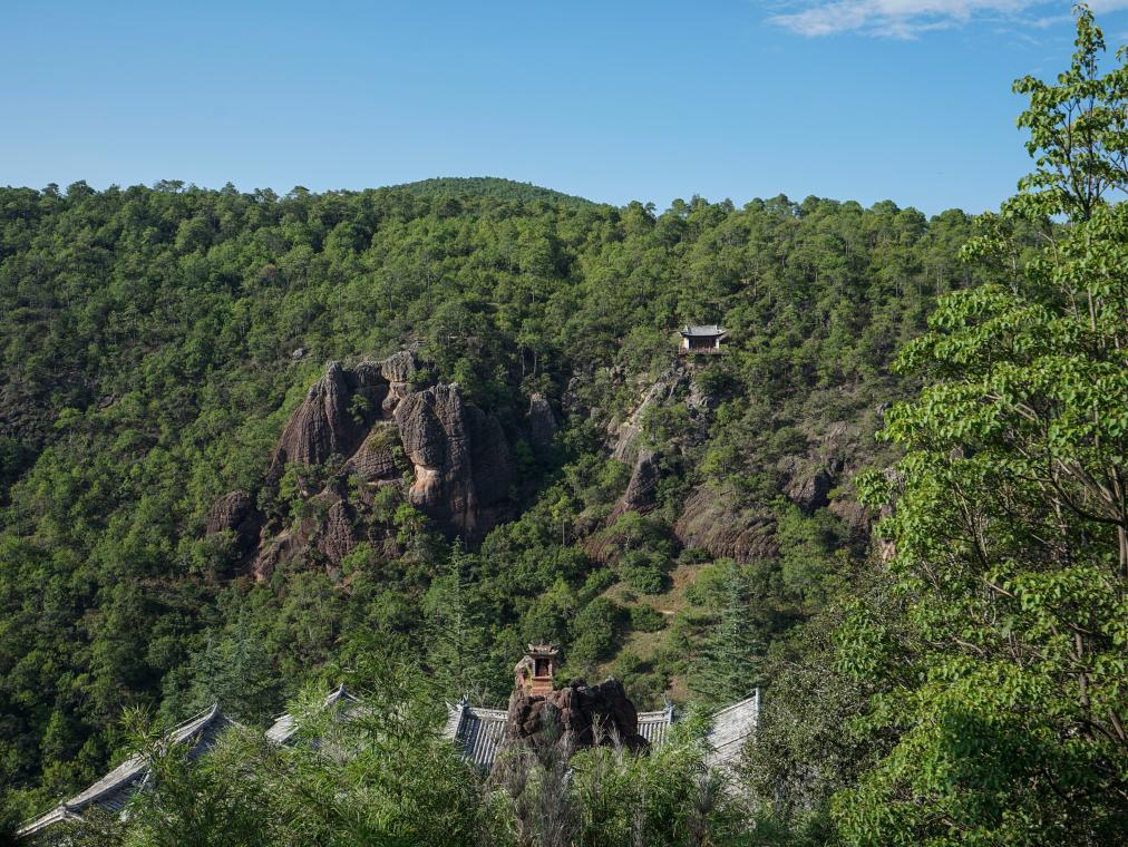 石宝山远景(9月5日摄).新华社记者 佟璐 摄