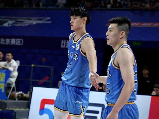 曾凡博,田宇翔在比赛中.中青报·中青网记者罗征/摄