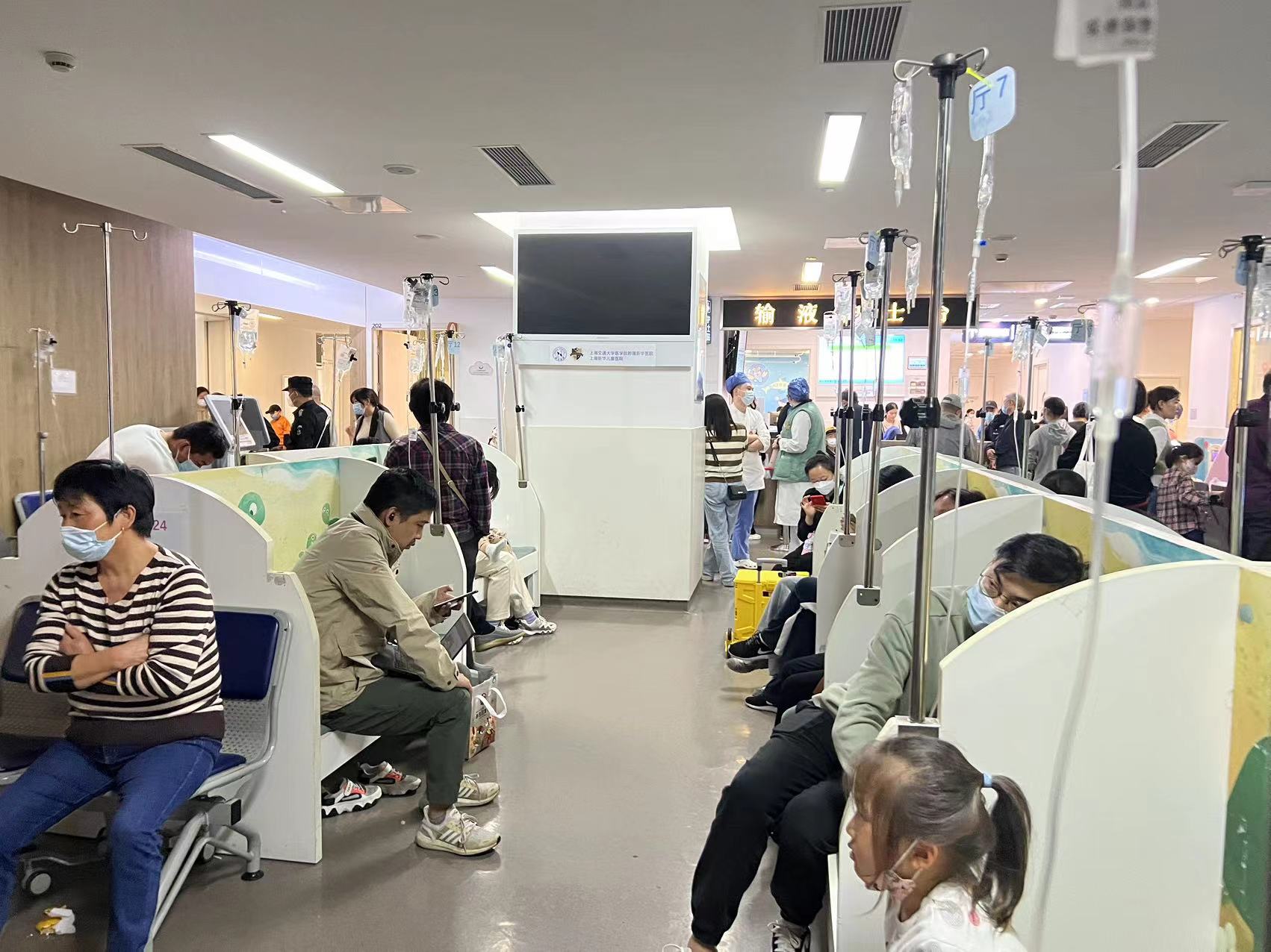 肺炎支原体流行下的儿科门诊:耐药但不难治疗,感染高峰预计持续至寒假