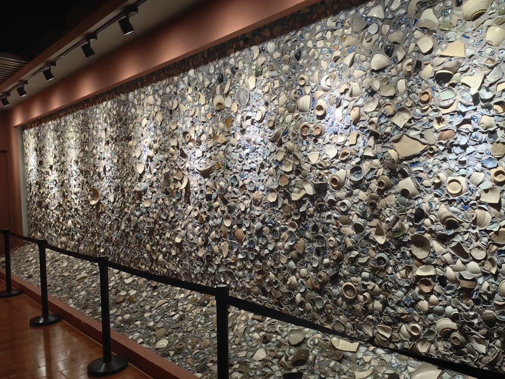 东昌府区博物馆的瓷片墙.新华社记者张力元 摄