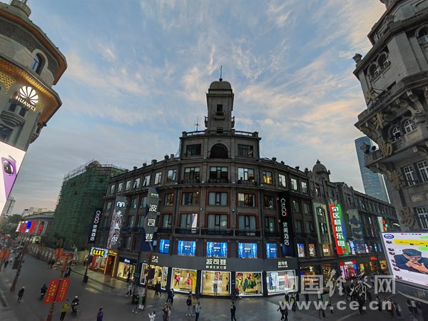 天津金街商圈一角(中国经济网记者 年巍/摄)