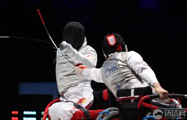 10月25日,杭州第四届亚残运会轮椅击剑项目,男子花剑个人b级金牌赛
