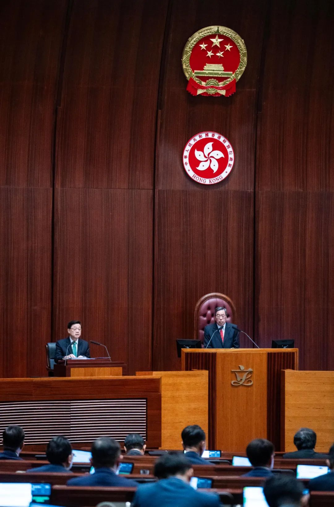 10月25日,香港特区行政长官李家超在特区立法会宣读新一份施政报告.