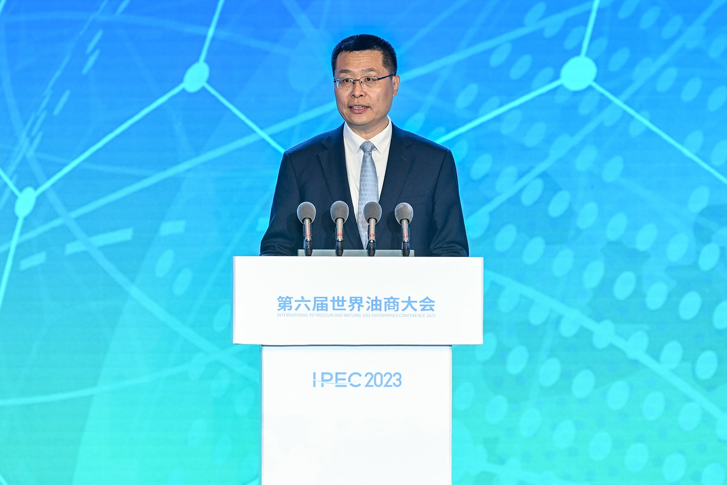 浙江省副省长卢山在全体会议上致辞.