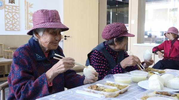 东营市东营区:送餐上门 助老餐厅托起老年人“幸福餐盘”|东营市_新浪新闻