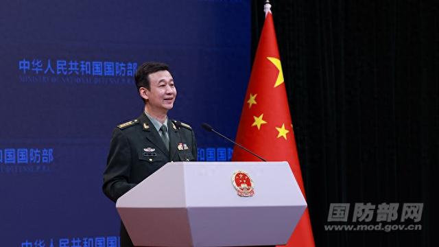举行例行记者会,国防部新闻局局长,国防部新闻发言人吴谦大校答记者问