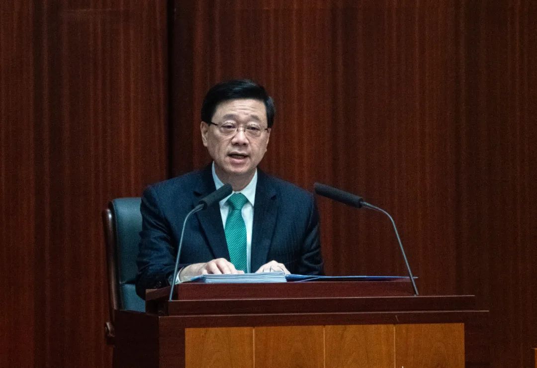 10月25日,香港特区行政长官李家超在特区立法会宣读新一份施政报告.