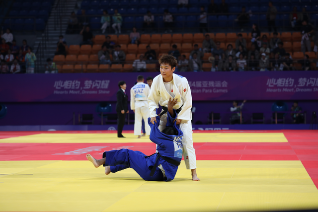 内蒙古盲人柔道运动员王月黑暗中逐光!_新浪财经_新浪网