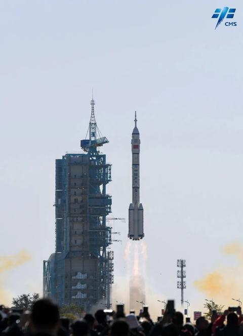 10月26日,神舟十七号在酒泉卫星发射中心点火发射(中国载人航天供图)