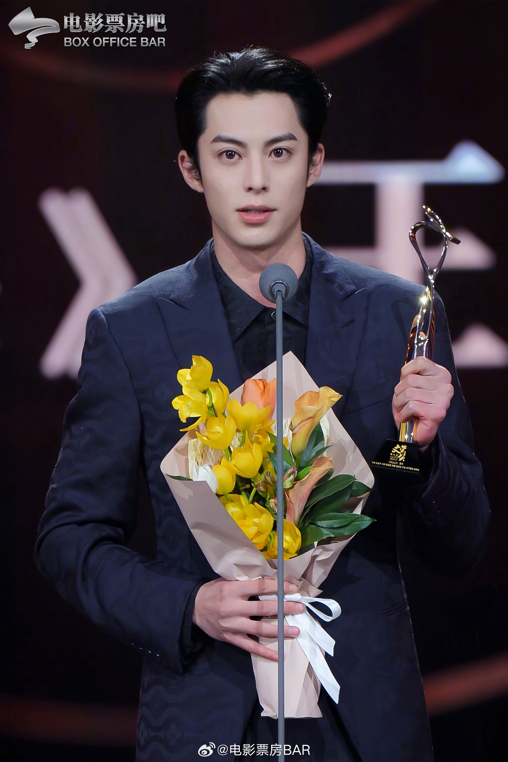 恭喜王鹤棣依靠东方青苍一角获得本届文荣奖最佳青年剧集男演员!|王鹤棣|Dylan_新浪新闻