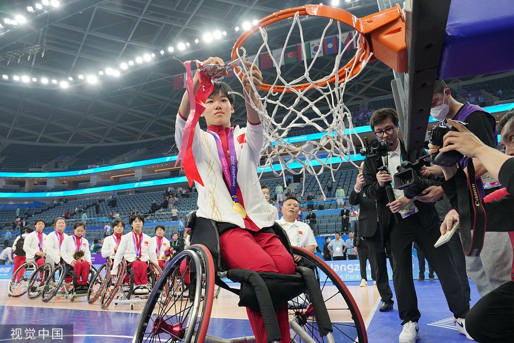 中国女子轮椅篮球队拿下金牌.