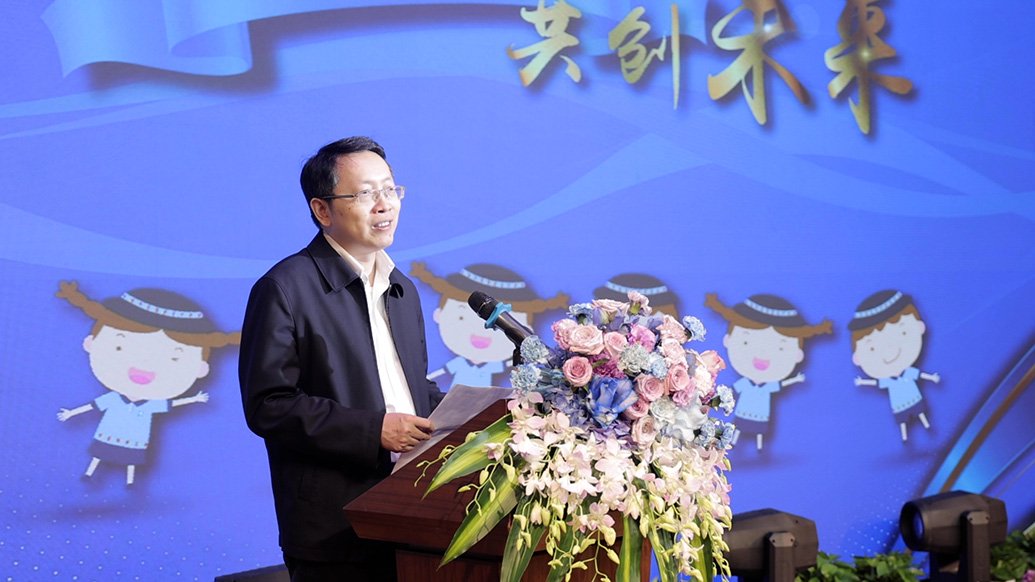 静安区委副书记,区长王华致辞