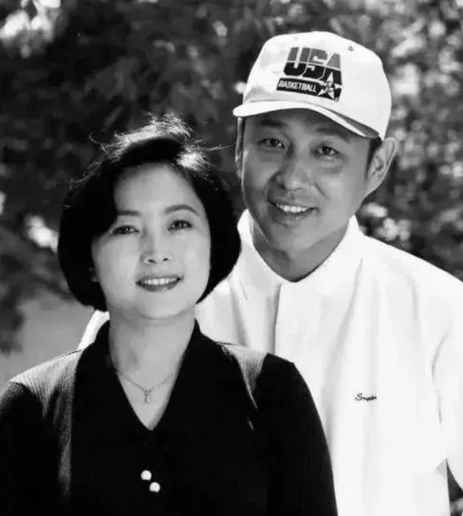 千方百计从辞职央视，跟陈道明远赴美国的杜宪，如今怎样了？|陈道明_新浪财经_新浪网