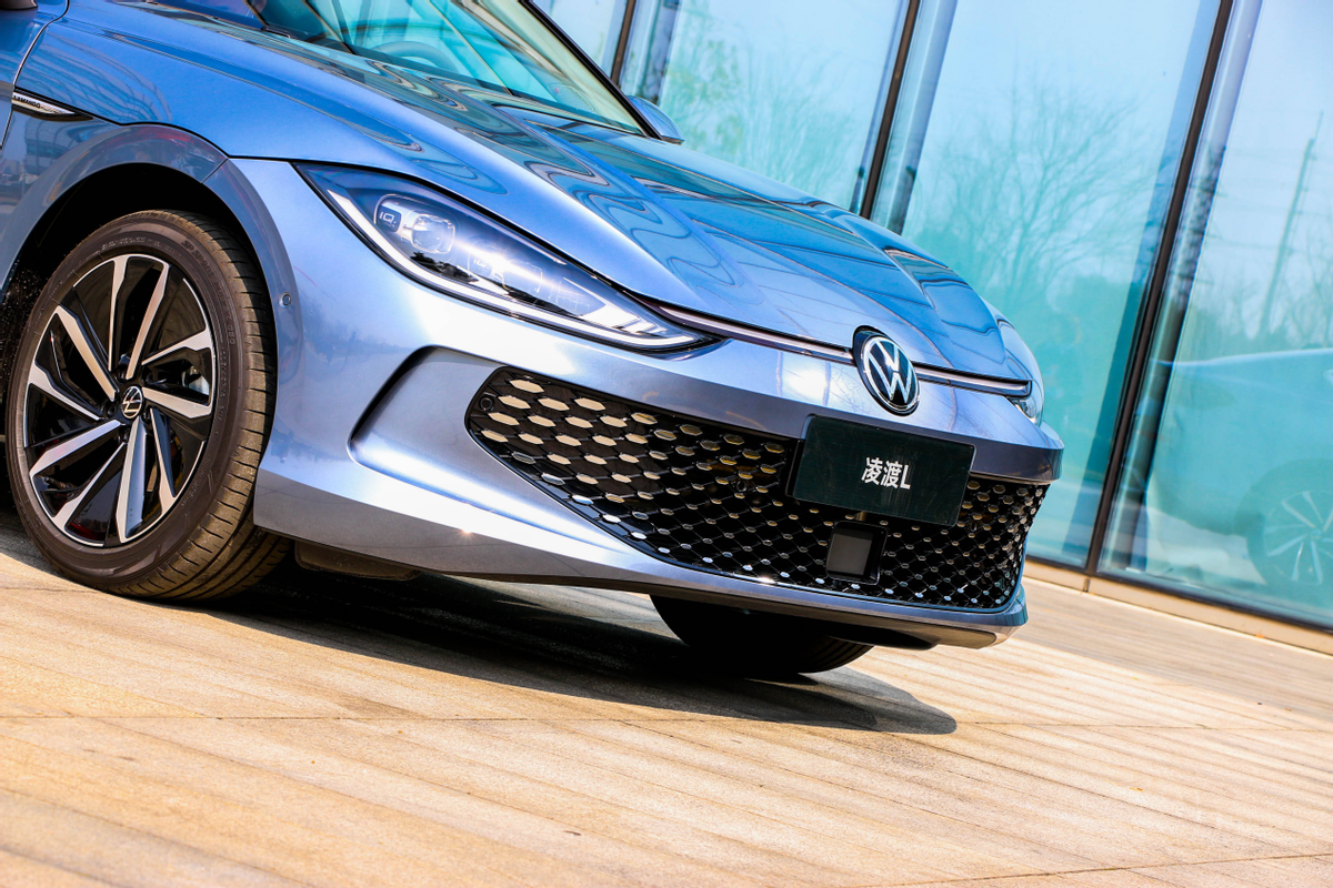 可比速腾帅气多了邂逅辣感美学数字轿跑凌渡l,试驾打消疑虑-新浪汽车