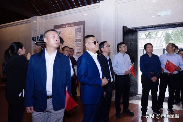 (集体参观庐江县新四军江北指挥部纪念馆)