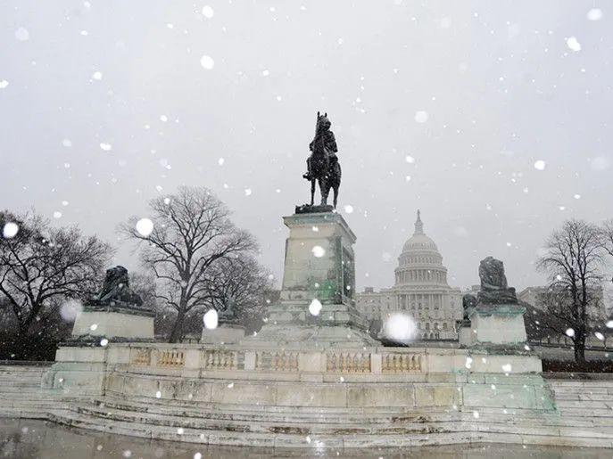 图为美国首都华盛顿的国会山外景。（新华社记者 张军 摄）