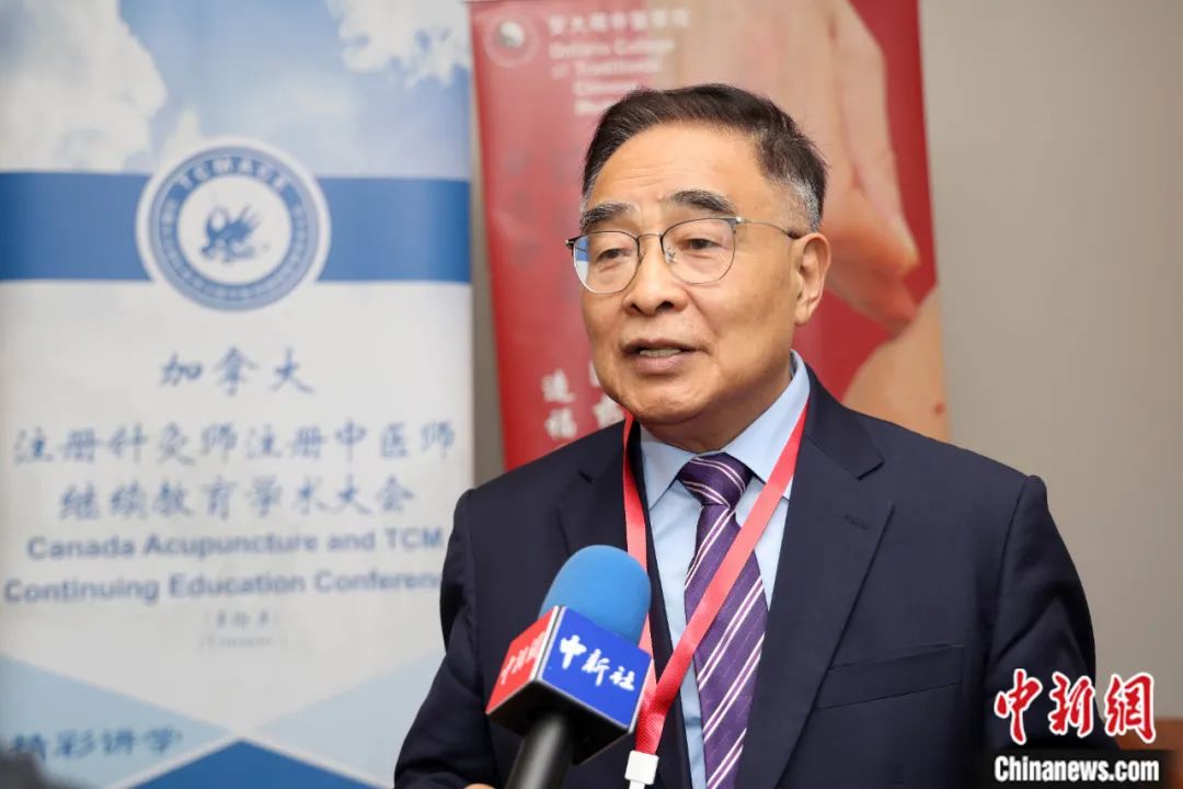 张伯礼接受中新社"东西问"专访.余瑞冬 摄