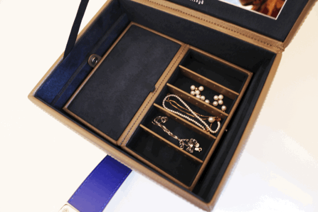 这款划线价2380元，现在只要2180元就能入手了，也是折扣力度很大的款式，现在还有国内少量现货，抢到就是赚到~