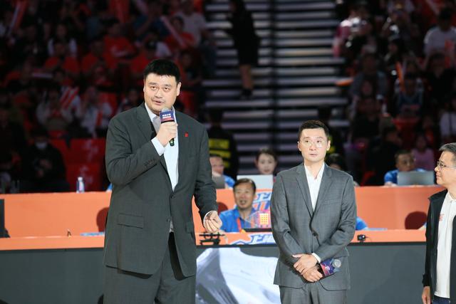 姚明到场祝福老队友. 王珅葳 图