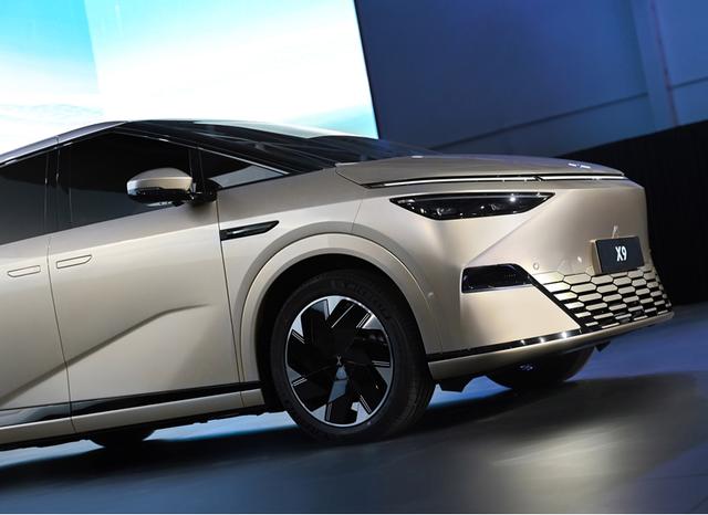 刚看完理想的mega,又来了小鹏的x9-新浪汽车