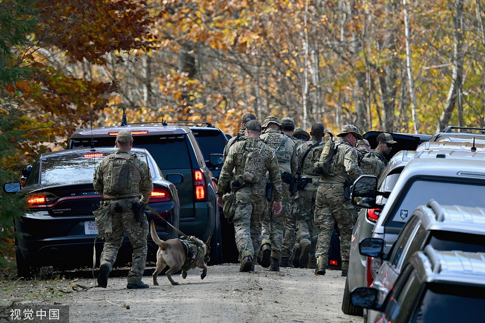 当地时间2023年10月27日,美国缅因州,刘易斯顿发生大规模枪击事件后
